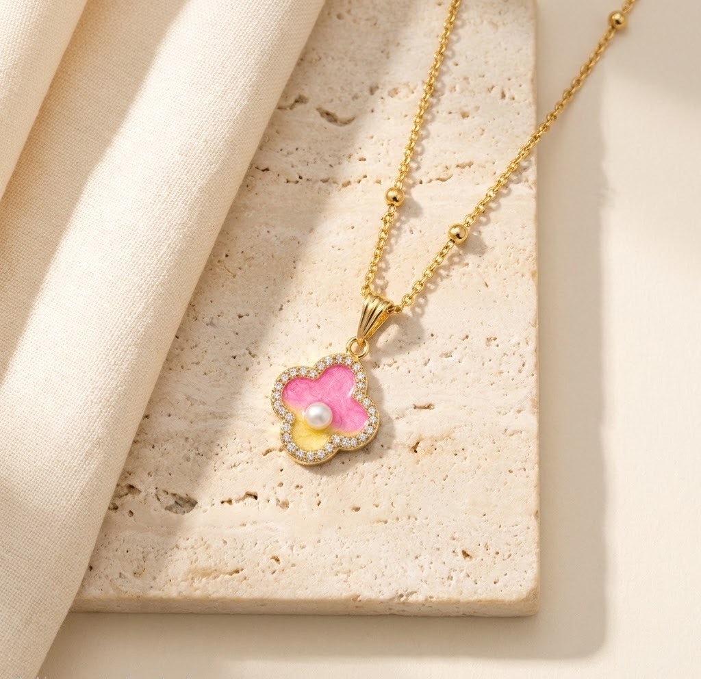 Trèfle Rose Pendant